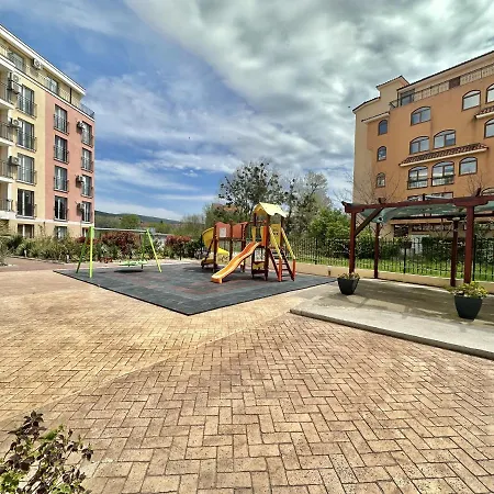 Cozy Sunny Апартаменти